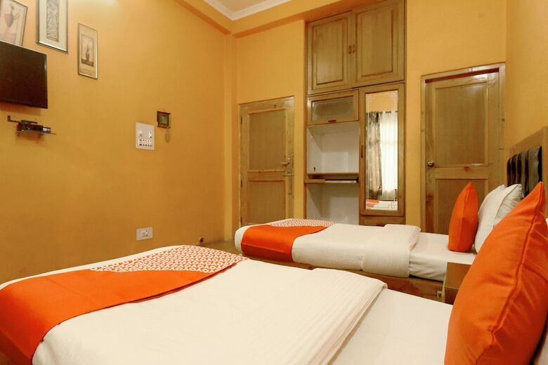 Oyo 18674 Airport Inn Hotel