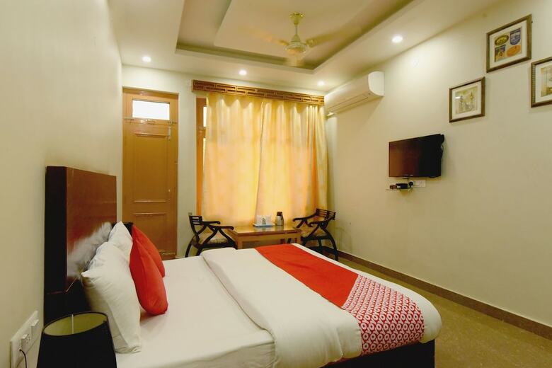 Oyo 18674 Airport Inn Hotel