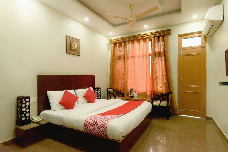 Oyo 18674 Airport Inn Hotel