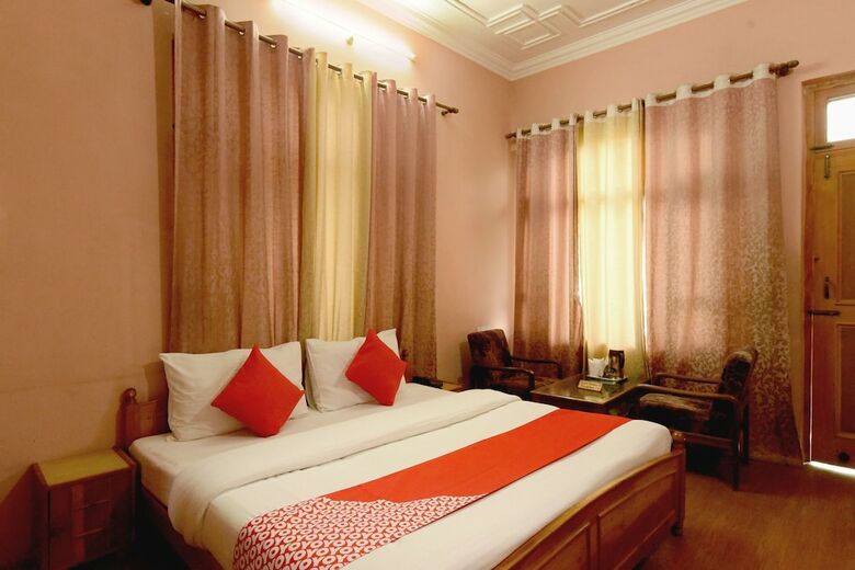 Oyo 18674 Airport Inn Hotel