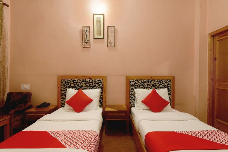 Oyo 18674 Airport Inn Hotel