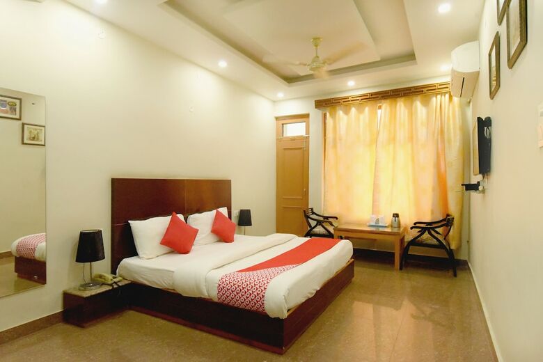 Oyo 18674 Airport Inn Hotel