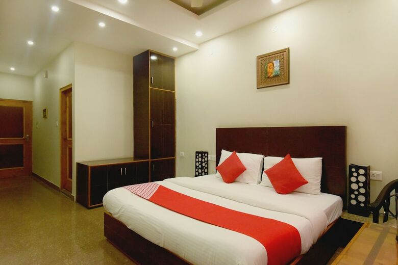 Oyo 18674 Airport Inn Hotel