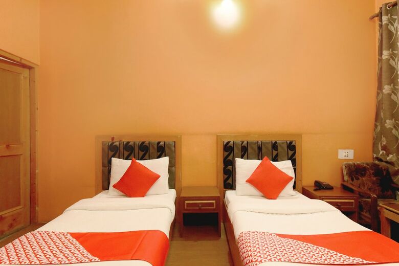 Oyo 18674 Airport Inn Hotel