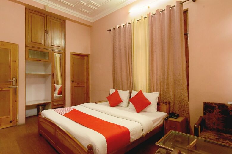 Oyo 18674 Airport Inn Hotel