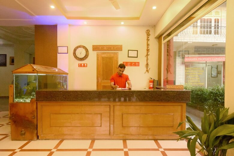 Oyo 18674 Airport Inn Hotel