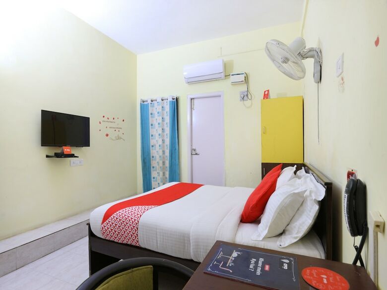 Hotel Oyo 7697 India Gate Par View
