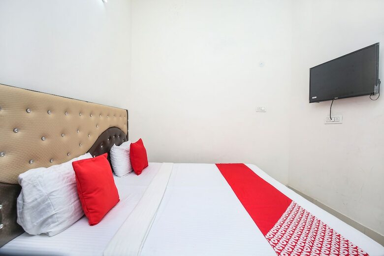Oyo 24851 Hotel R Continental