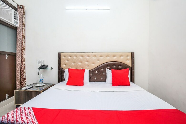 Oyo 24851 Hotel R Continental