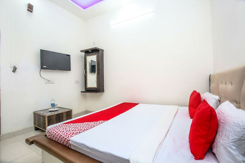 Oyo 24851 Hotel R Continental