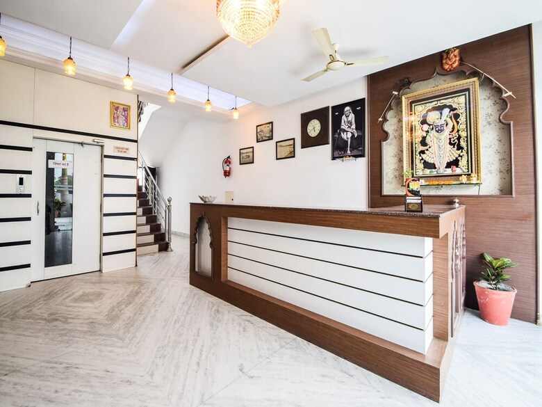 Hotel Oyo 28253 Jmd Palace
