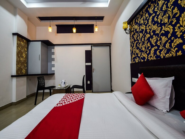 Hotel Oyo 28253 Jmd Palace