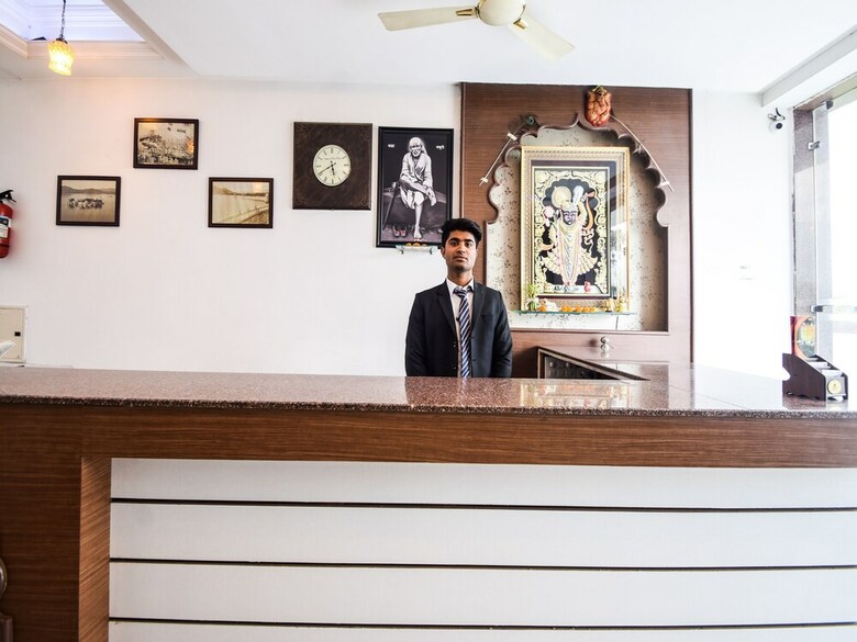 Hotel Oyo 28253 Jmd Palace