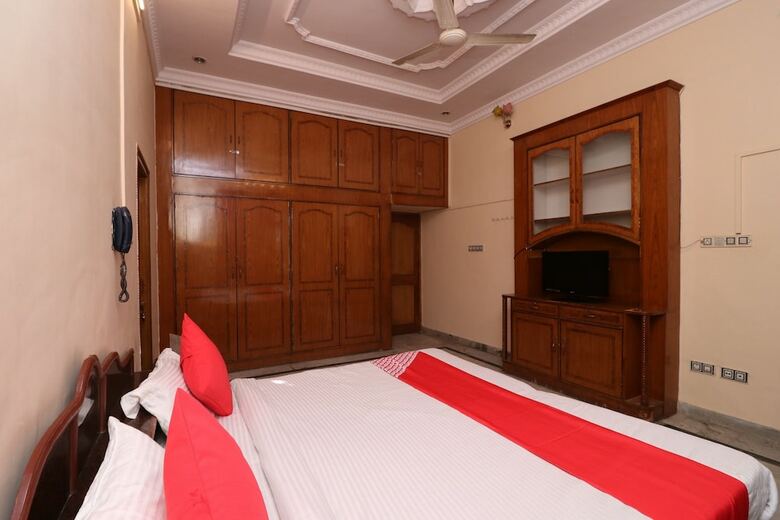 Oyo 26582 Hotel Kings