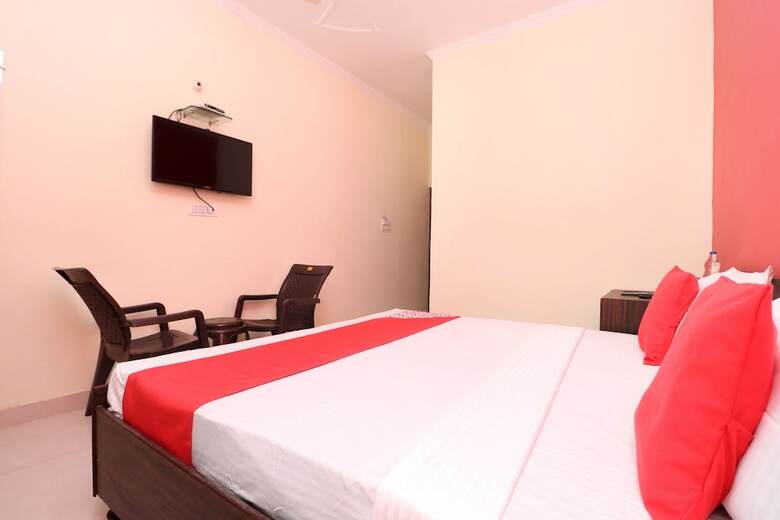 Oyo 27670 Ts Hotel