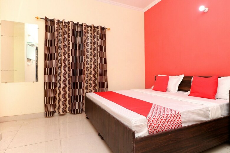 Oyo 27670 Ts Hotel