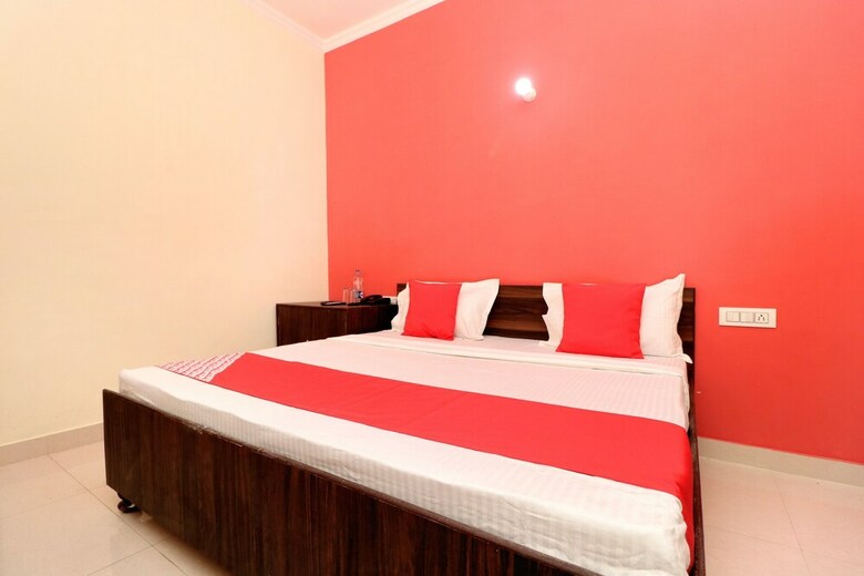 Oyo 27670 Ts Hotel