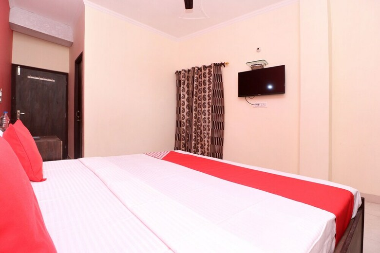 Oyo 27670 Ts Hotel