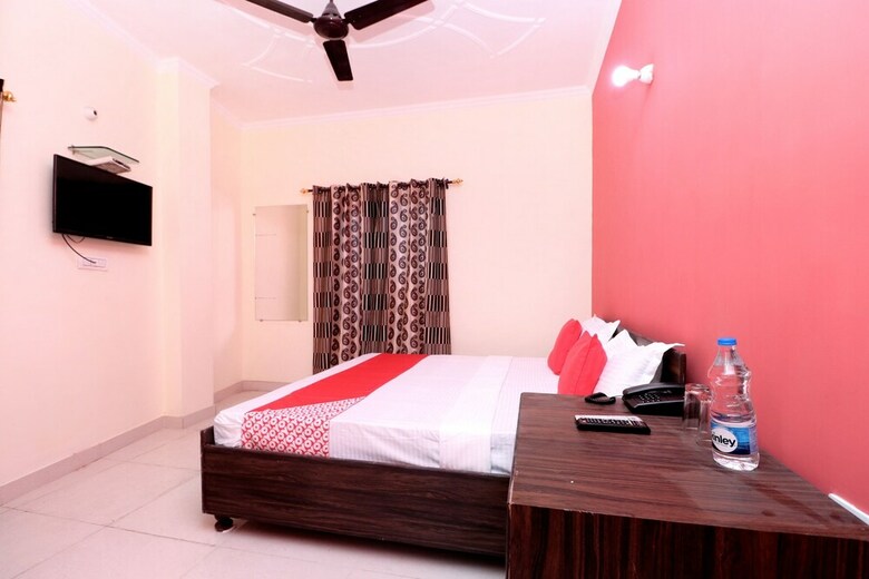 Oyo 27670 Ts Hotel