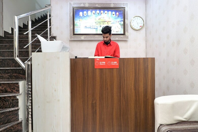 Oyo 27670 Ts Hotel