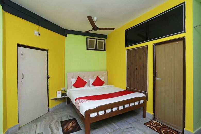 Oyo 22892 Hotel Divine