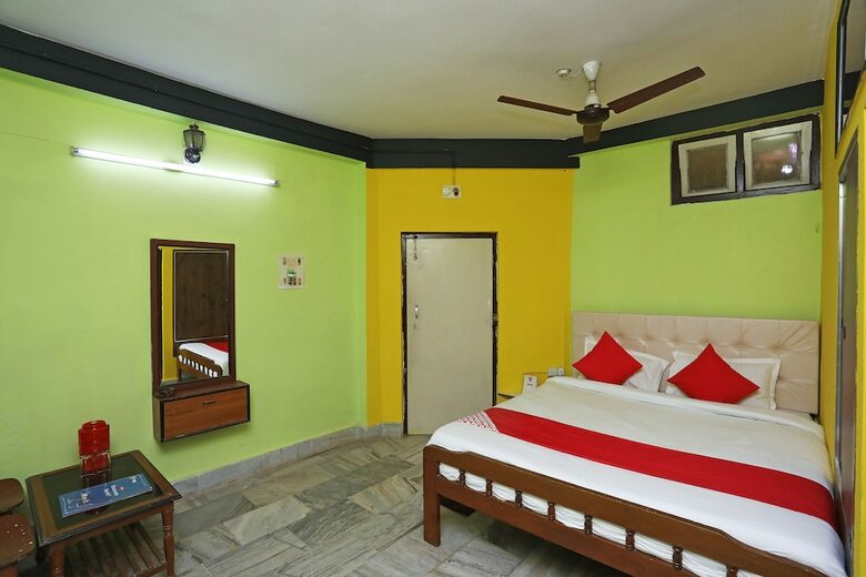 Oyo 22892 Hotel Divine