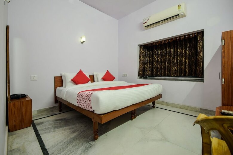 Oyo 18671 Ashirwad Palace Hotel
