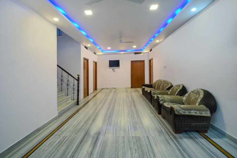 Oyo 18671 Ashirwad Palace Hotel