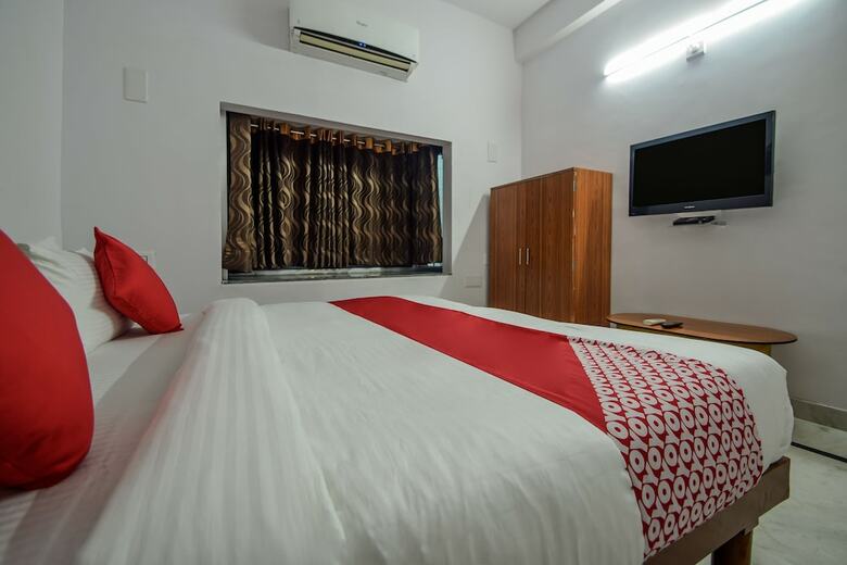 Oyo 18671 Ashirwad Palace Hotel
