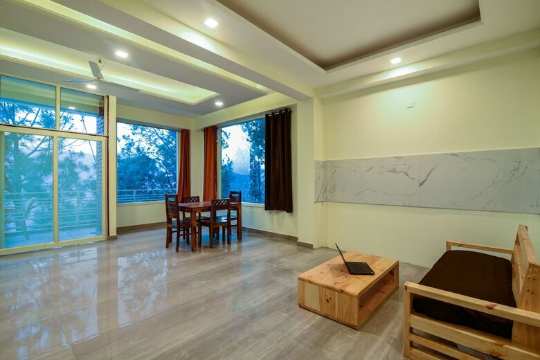 Hotel Oyo Home 22016 Hill View 2bhk