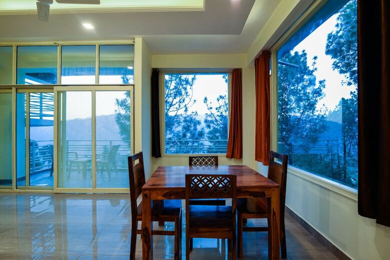 Hotel Oyo Home 22016 Hill View 2bhk
