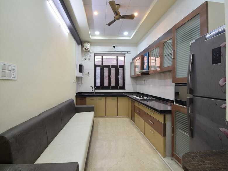 Oyo Home 25016 Elegant Stay