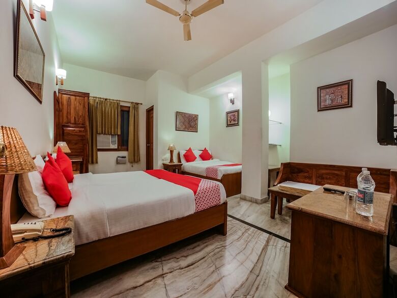 Oyo 27041 Hotel Luna Rosa