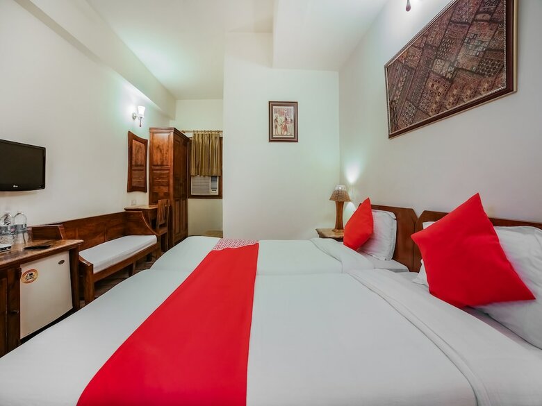 Oyo 27041 Hotel Luna Rosa