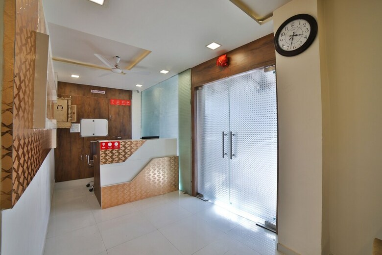 Oyo 27031 Hotel Maan Palace