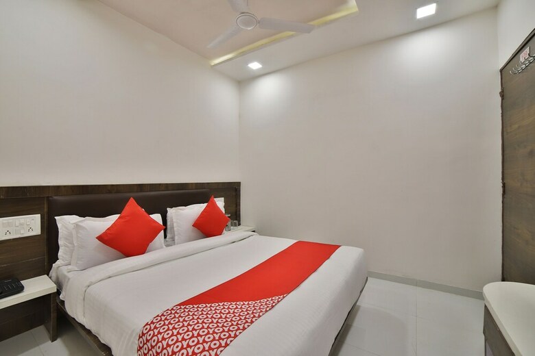 Oyo 27031 Hotel Maan Palace