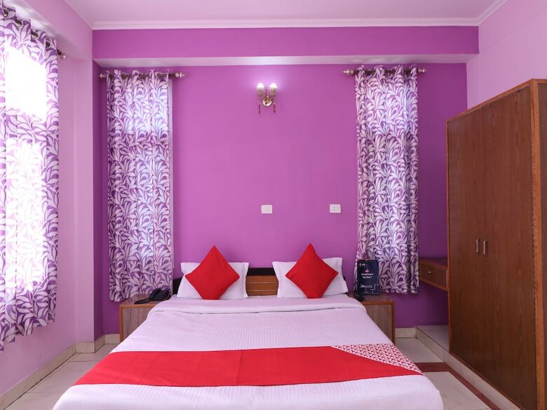 Oyo 27694 Moksh Hotel