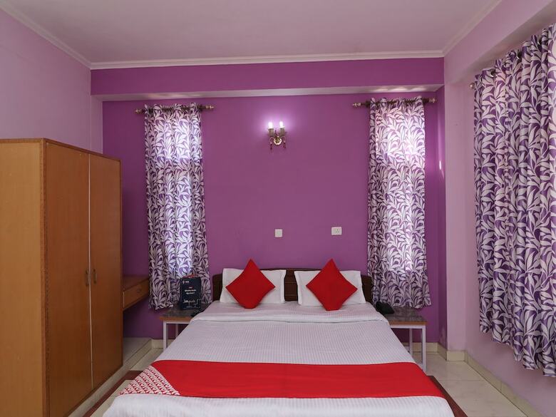 Oyo 27694 Moksh Hotel