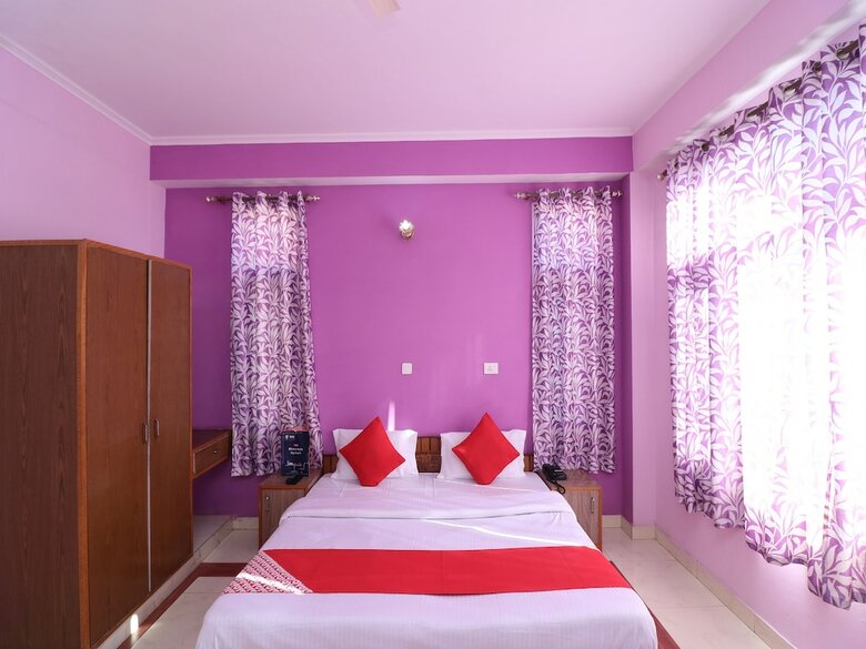 Oyo 27694 Moksh Hotel
