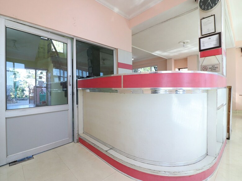 Oyo 27694 Moksh Hotel