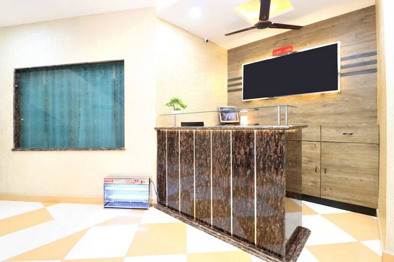Oyo 27972 Hotel Pakeeza