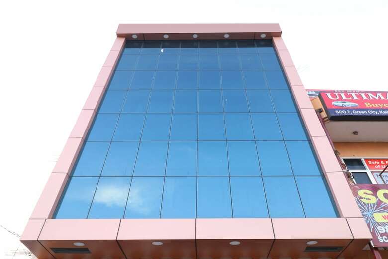 Oyo 27972 Hotel Pakeeza