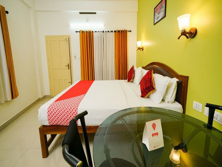 Hotel Oyo 16617 Rayan Residency