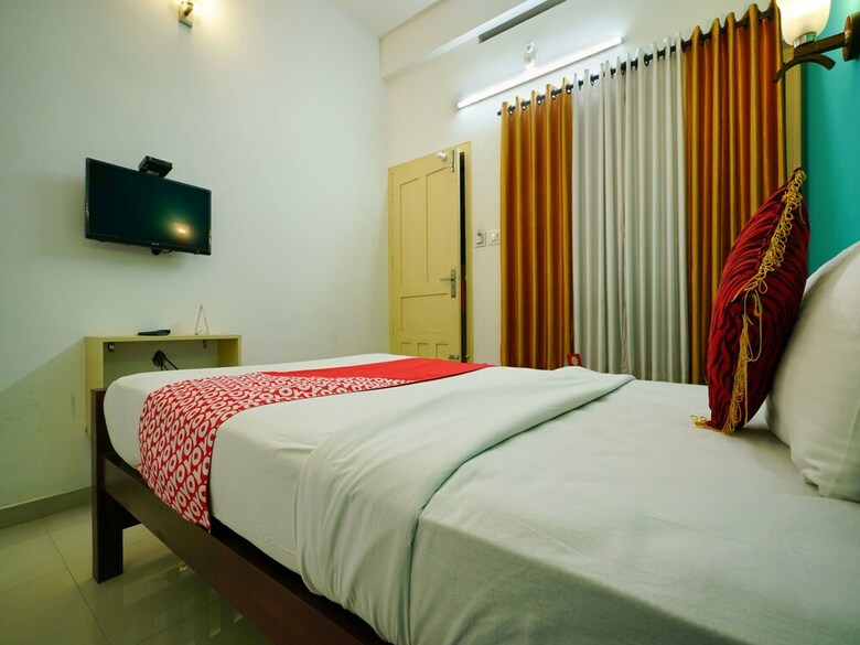 Hotel Oyo 16617 Rayan Residency