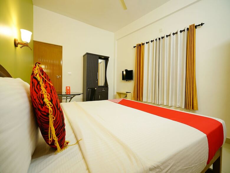 Hotel Oyo 16617 Rayan Residency