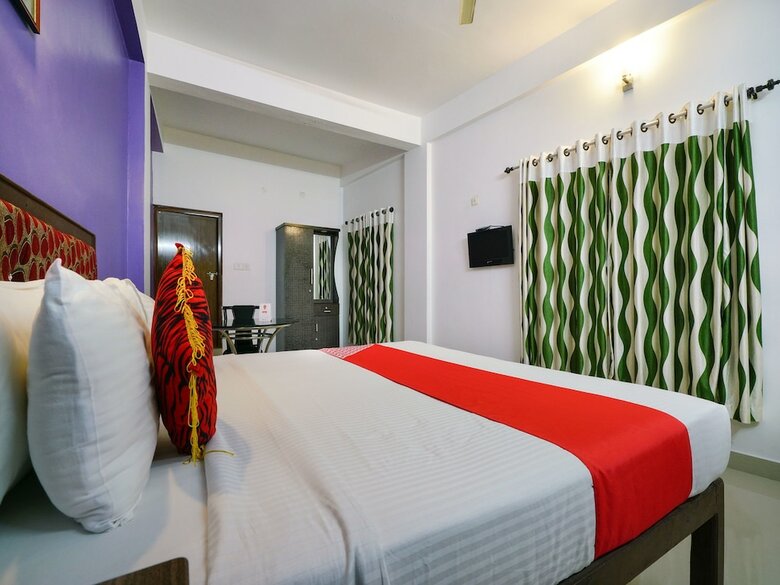 Hotel Oyo 16617 Rayan Residency
