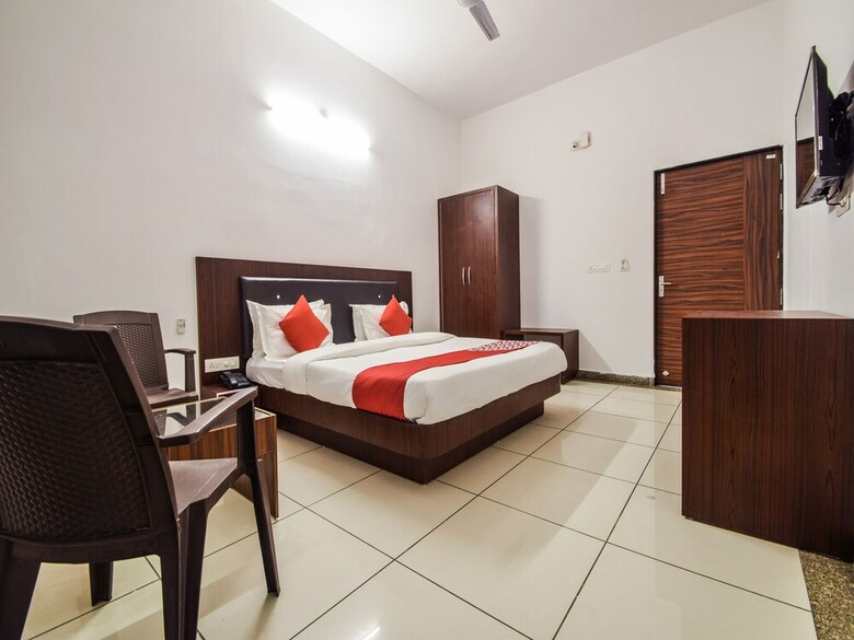 Oyo 23381 Hotel Sagar Ratna