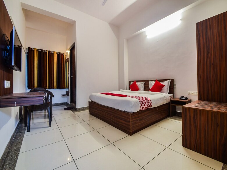 Oyo 23381 Hotel Sagar Ratna