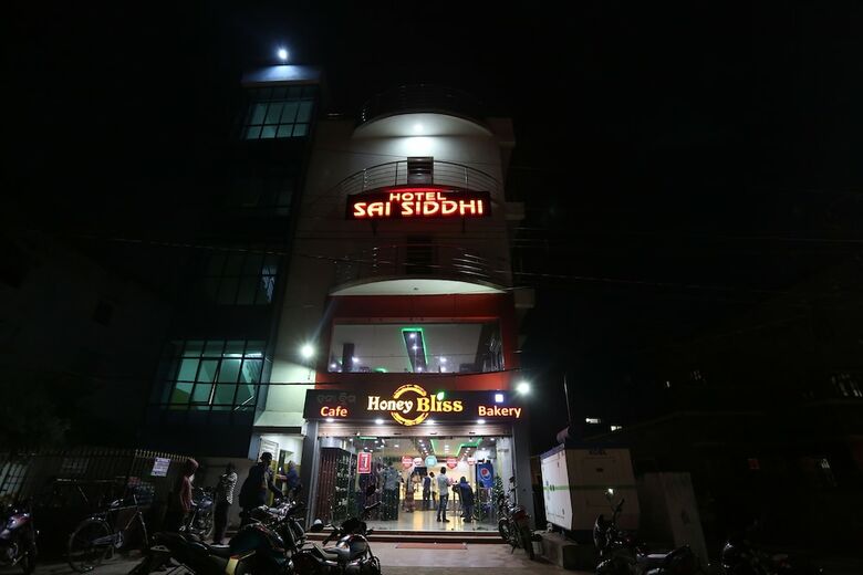Oyo 27016 Hotel Sai Siddhi