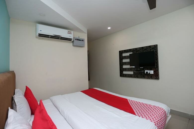 Oyo 27016 Hotel Sai Siddhi